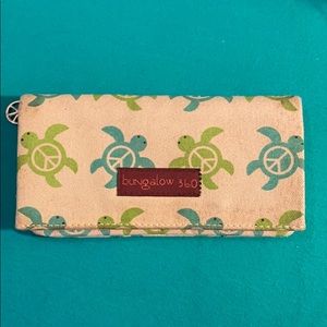 Peace sign turtle wallet